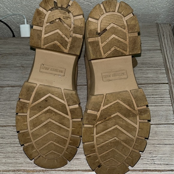 Chelsea Boots - Picture 10 of 14